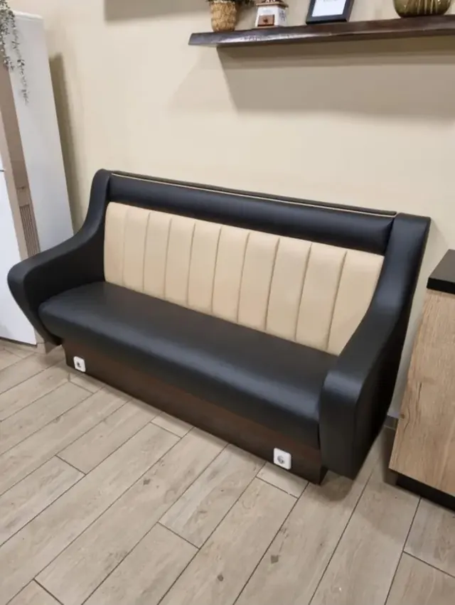 Gepolsterte Sitzbank mit Leder in Schwarz und Creme